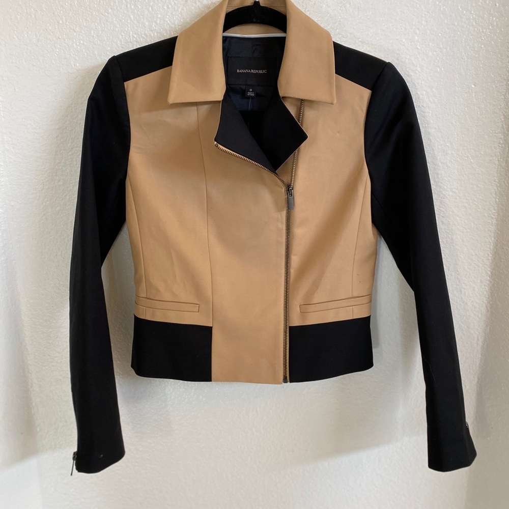 ⛩ Banana Republic Black and Gold Blazer